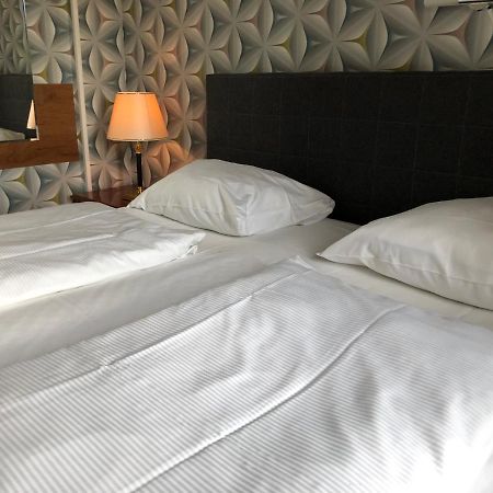 Hotel Moji Koeln Exteriör bild