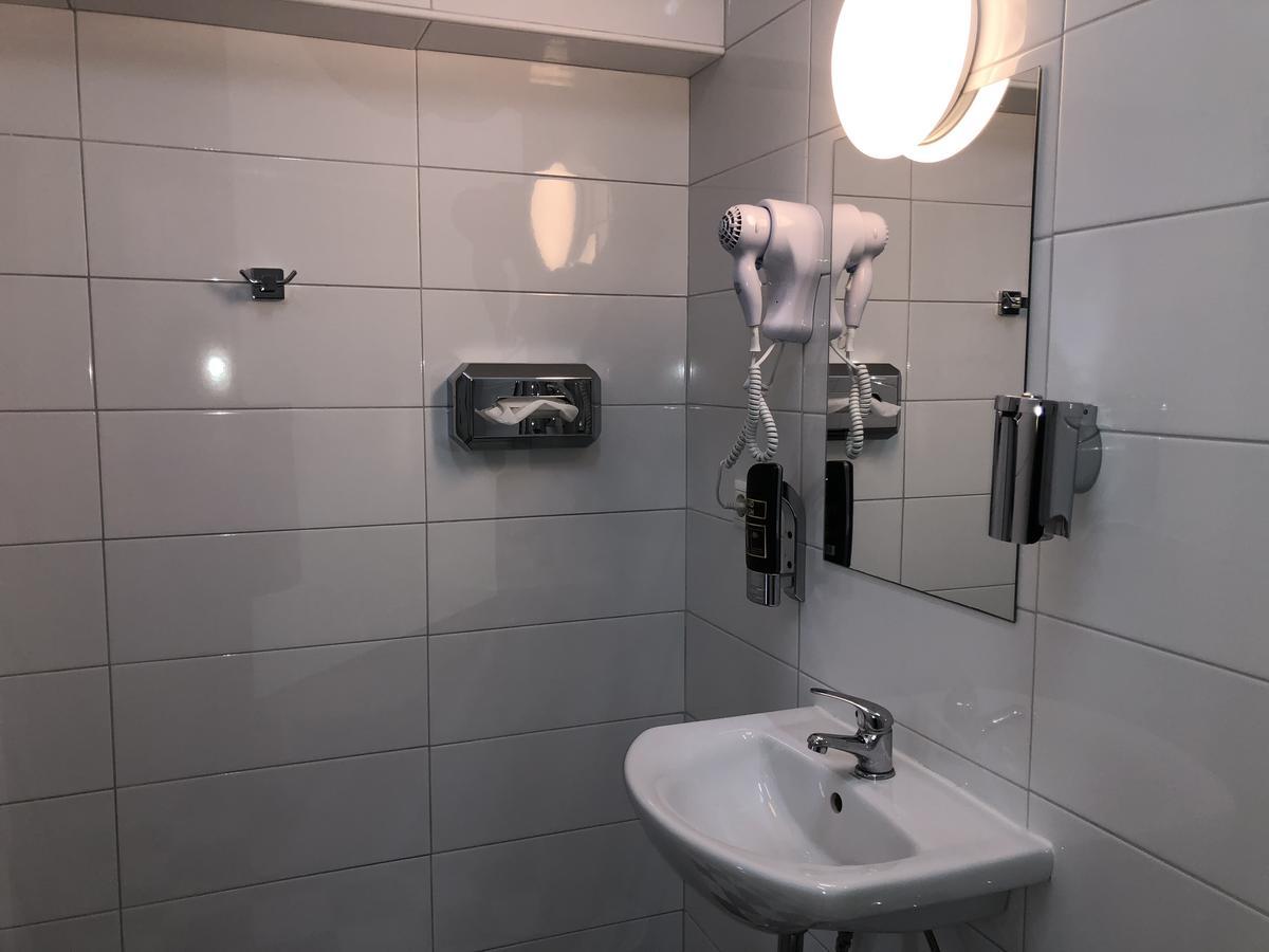 Hotel Moji Koeln Exteriör bild