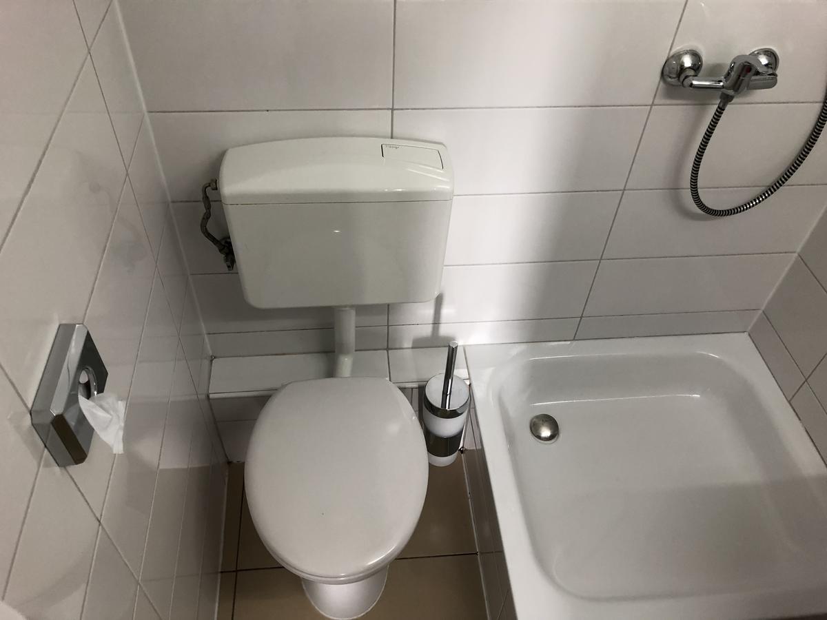 Hotel Moji Koeln Exteriör bild