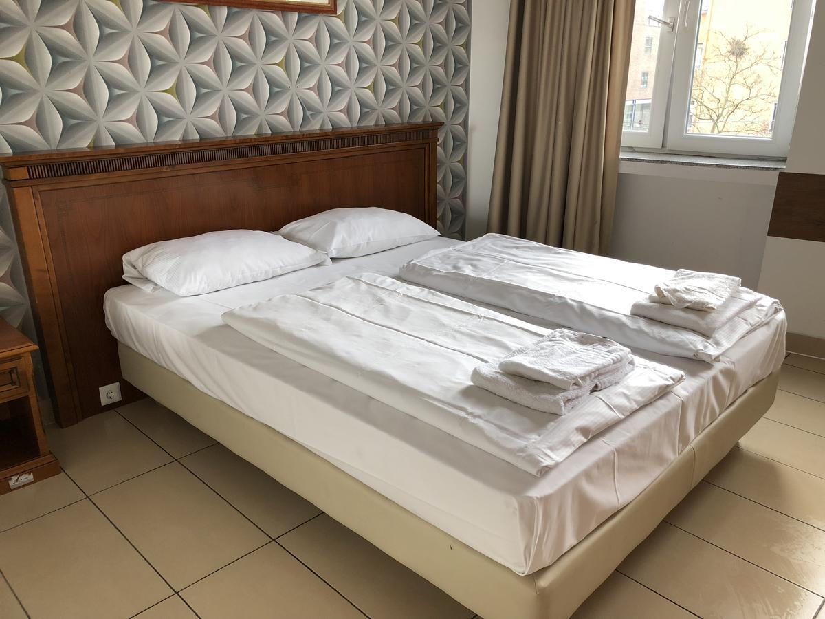 Hotel Moji Koeln Exteriör bild