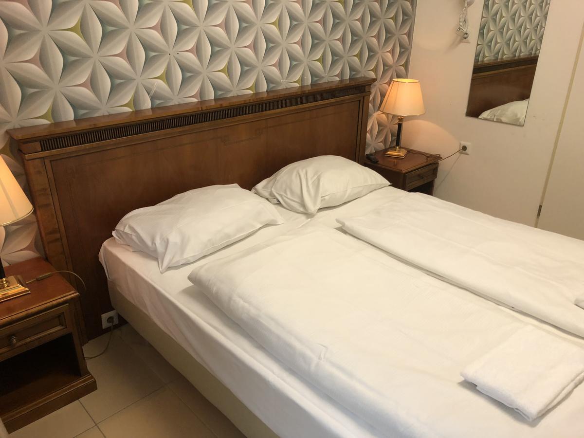 Hotel Moji Koeln Exteriör bild